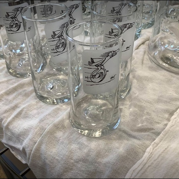 Pitcher and glasses - Picture 7 of 8